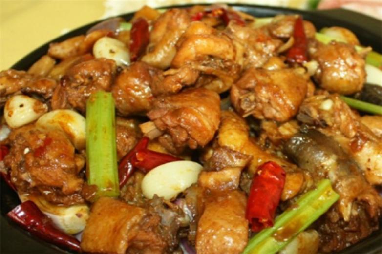 易烹餐饮鸡煲王